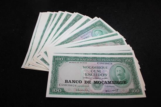 Large collection of 1961 Mocambique 100 Escudos banknotes